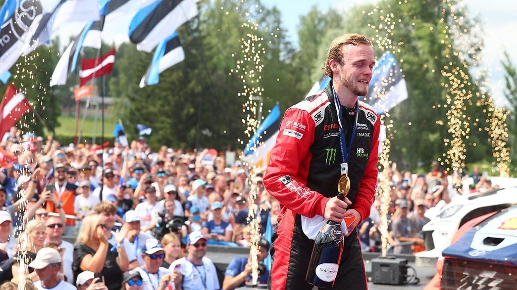 Oliver Solberg nappasi upean voiton Viron MM-rallissa, kun hän sai testata Toyotan Rally1-autoa ensi kertaa kisatilanteessa.
