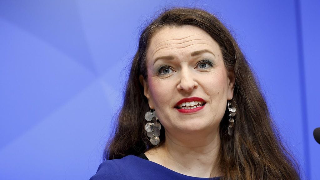 Anna-Kaisa Ikonen luopuu kokoomuksen varapuheenjohtajan paikasta.