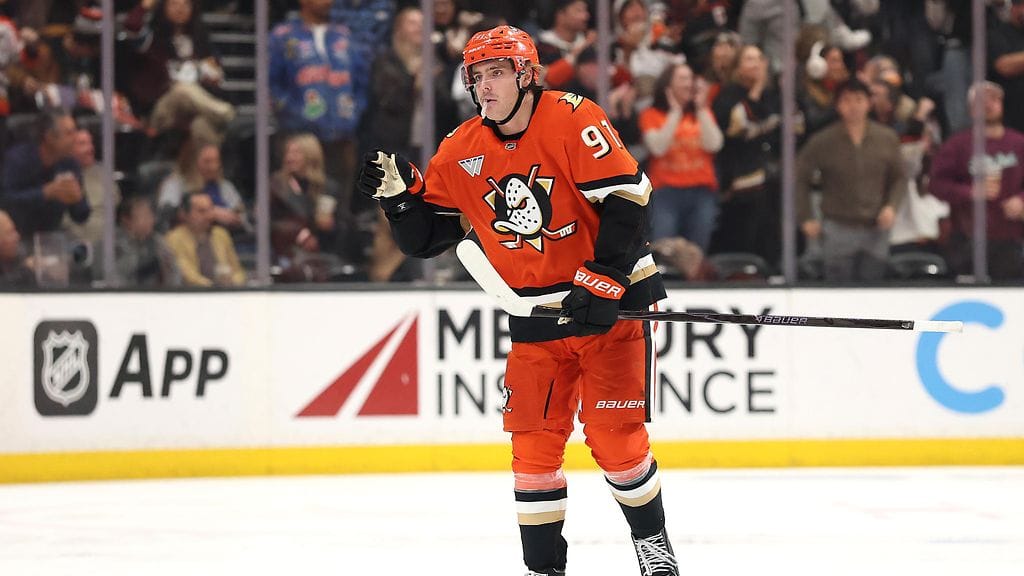 Anaheim Ducksin Leo Carlsson, 20, rikkoi Teemu Selänteen nimissä olleen seuraennätyksen.