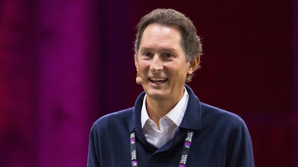 Ferrarin puheenjohtaja John Elkann ei ole täysin tyytyväinen Charles Leclercin ja Lewis Hamiltonin suorituksiin.