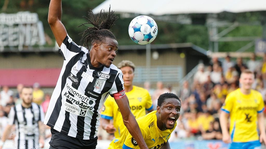 Prosper Ahiabu (vas.) siirtyy FC Interiin.