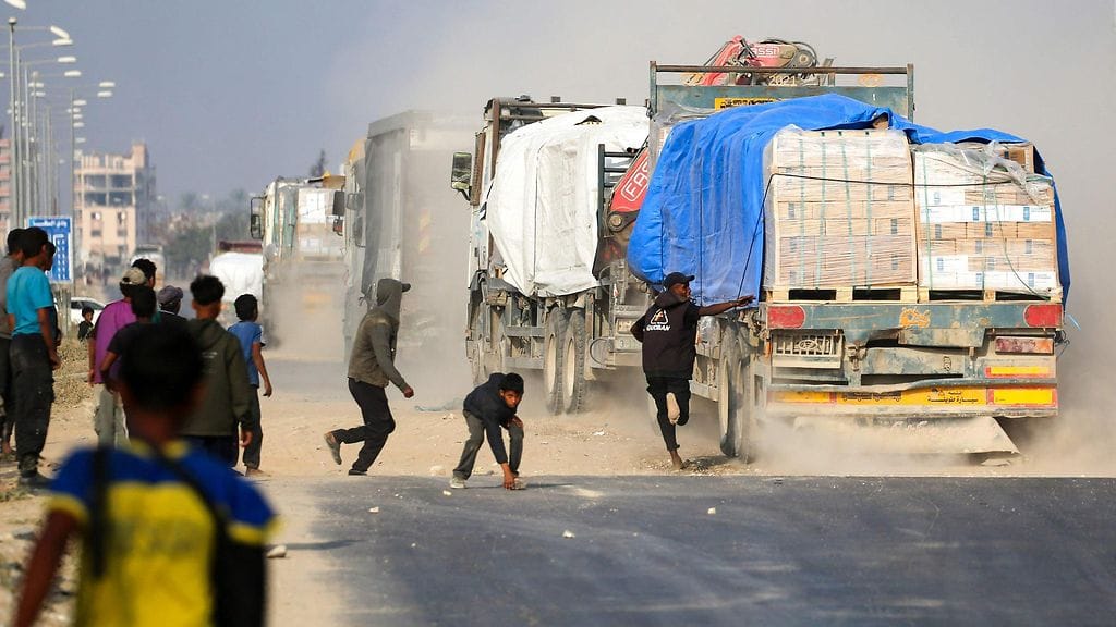 Avustusrekkoja kuvattuna Gazan kaistalla, lähellä Deir al-Balahia 9. marraskuuta.