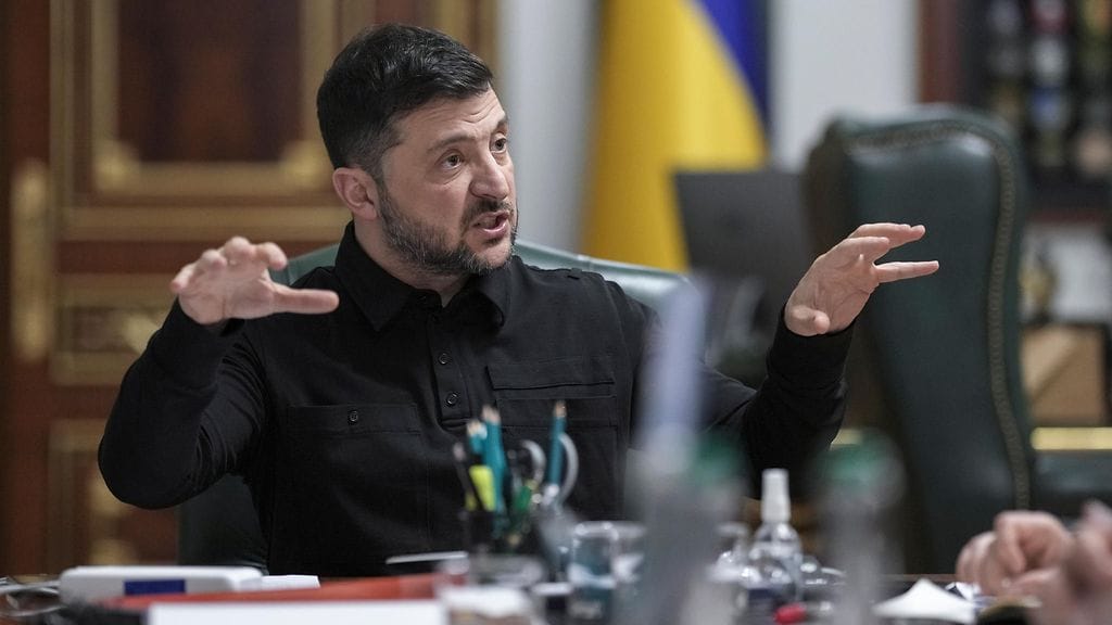 Presidentti Zelenskyin mahdollisuudet menestyä jatkossa vaaleissa kaatuivat korruptioskandaaliin, tutkija uskoo.