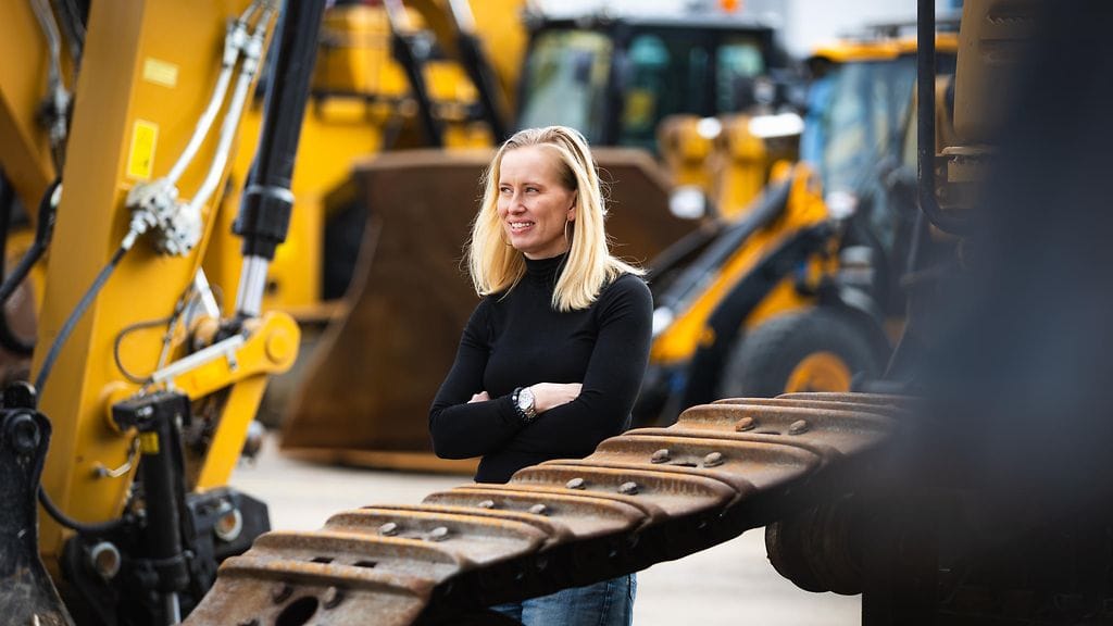 "Molemmat mummit ja äitini olivat yrittäjiä, eikä minulle tullut kotoa koskaan sellaista ajatusta, että koska olen tyttö, en voi tehdä jotakin", kommentoi joensuulaisen Vatupassi-konevuokrausyrityksen toimitusjohtaja Milla Törmälä.