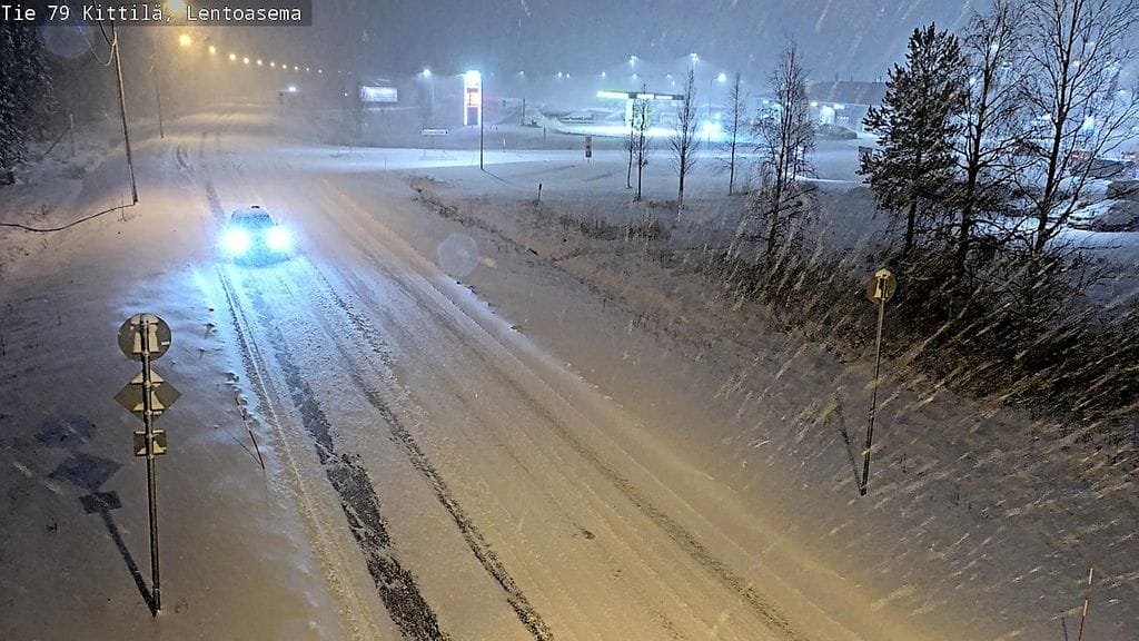 Kelikameran kuva tieltä 79 Kittilästä (lentoasema) 13. marraskuuta 2025. Kuva: Fintraffic.