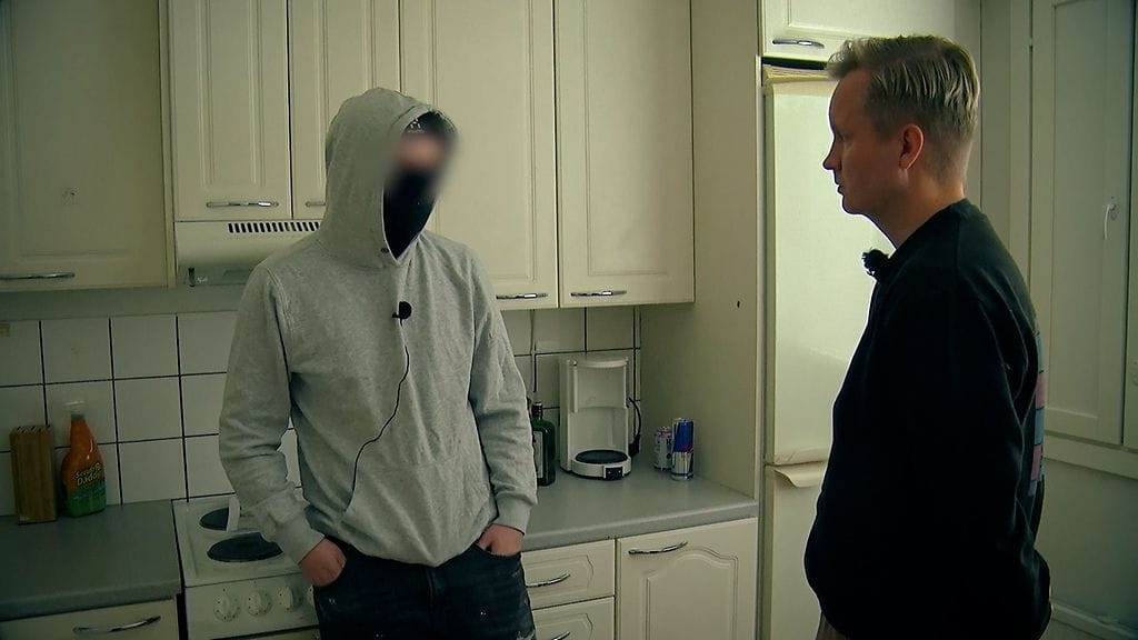 Rikospaikka-dokumentti: Sumuinen Suomimarket uppoutuu suosituissa viestisovelluksissa käytävään hämäräkauppaan.