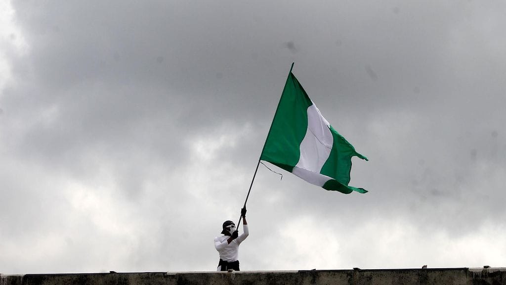 Kuvituskuva. Silminnäkijät kertoivat BBC:lle, että hyökkääjät olivat paikallisten tuntemia rikollisia, jotka ammuskelivat paikalla summittain.