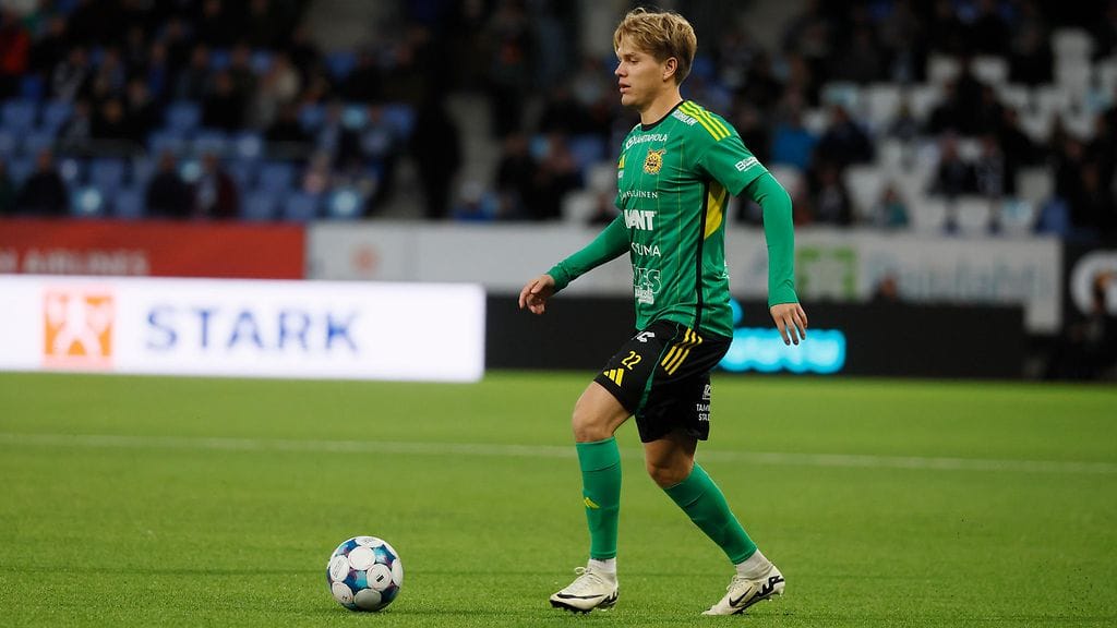 Aapo Mäenpää, 27, siirtyy ensi kaudeksi Ruotsiin.