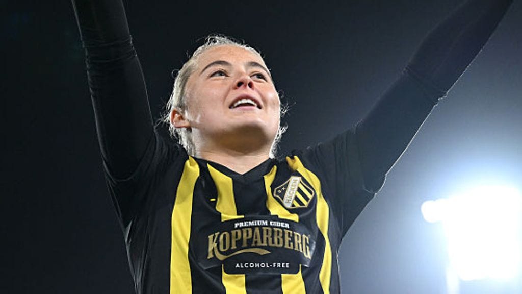 Tuore Ruotsin mestari Paulina Nyström pukeutuu ensimmäistä kertaa Helmarien paitaan