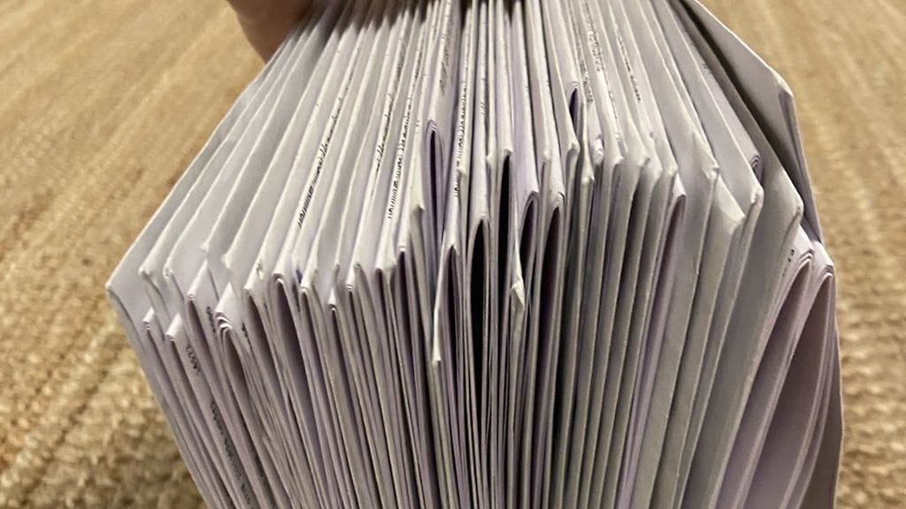 HUS KIRJETULVA kirjeet nipussa lattialla