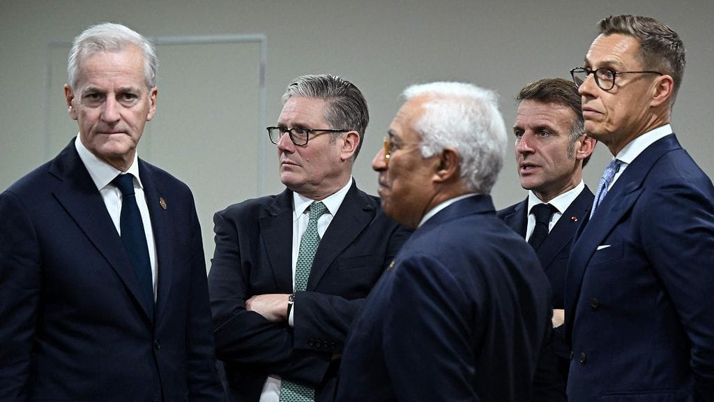 LK 22.11.2025 Ranskan presidentti Emmanuel Macron (2. oikealta), Britannian pääministerin Keir Starmerin, Eurooppa-neuvoston puheenjohtajan Antonio Costan ja Suomen presidentin Alexander Stubbin (oikealla) kanssa Johannesburgissa.