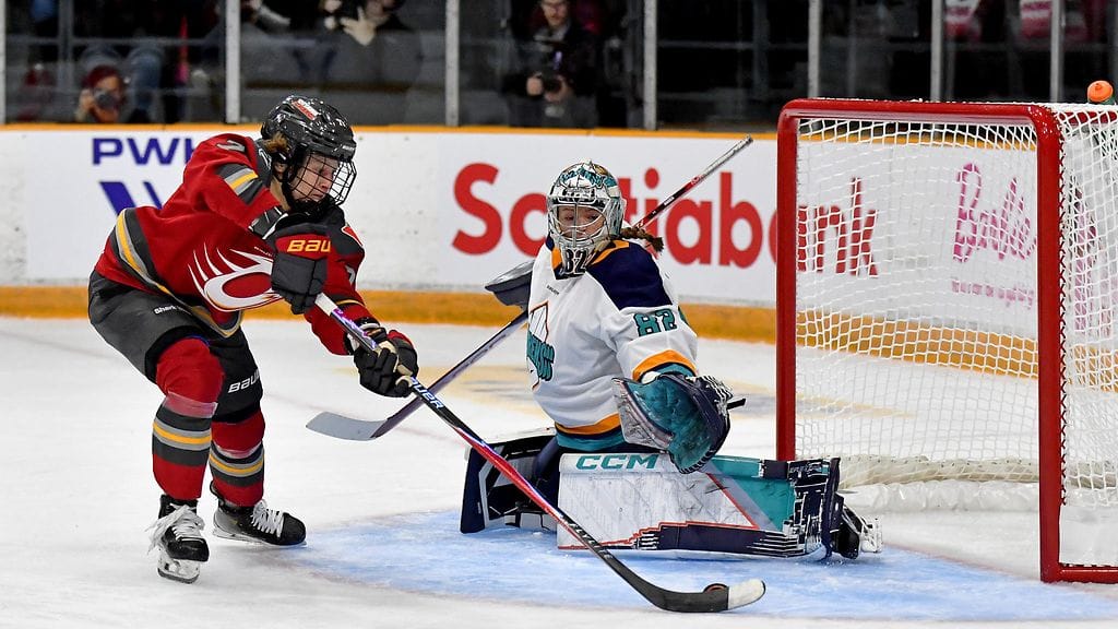 Ottawa Chargen Fanuza Kadirovasta (vas.) tuli ensimmäinen PWHL:ssä pelannut venäläinen.