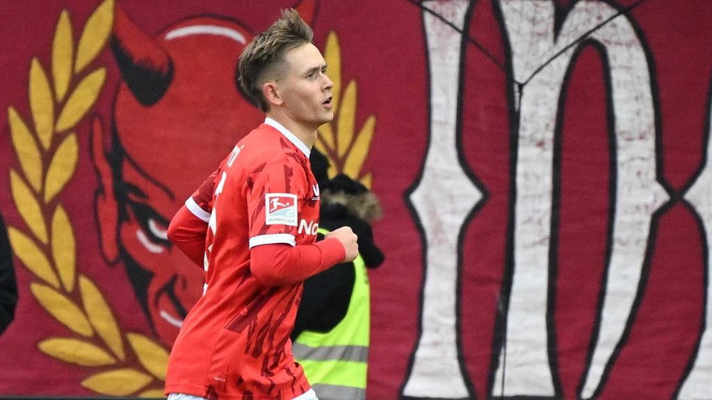 Ensimmäistä kauttaan Kaiserslauternissa pelaava Naatan Skyttä teki kolme maalia Kielin verkkoon.