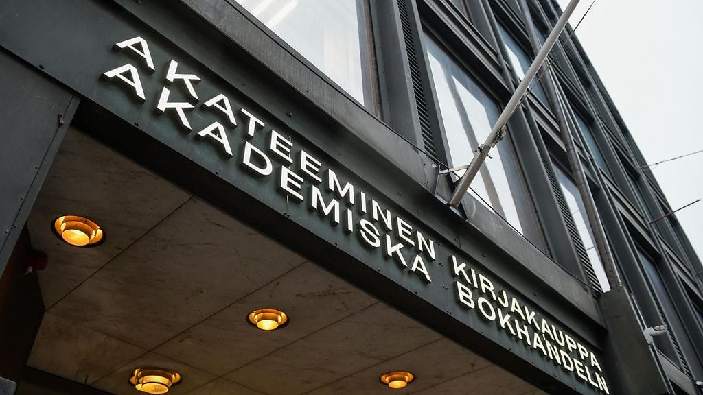 Akateemisella kirjakaupalla on neljä myymälää Helsingissä, Espoossa, Turussa ja Tampereella.