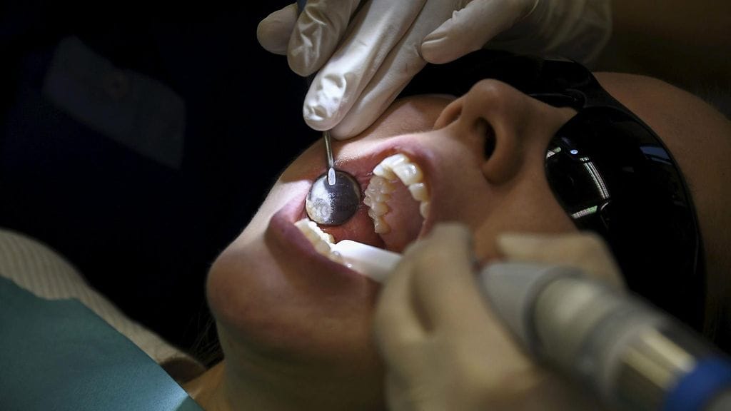 Hintatiedot verkkoajanvarauksissa eivät kaikilla lääkäripalveluita tarjoavilla yrityksillä edelleenkään yllä kuluttajansuojalain vaatimuksiin. Kuvituskuva.