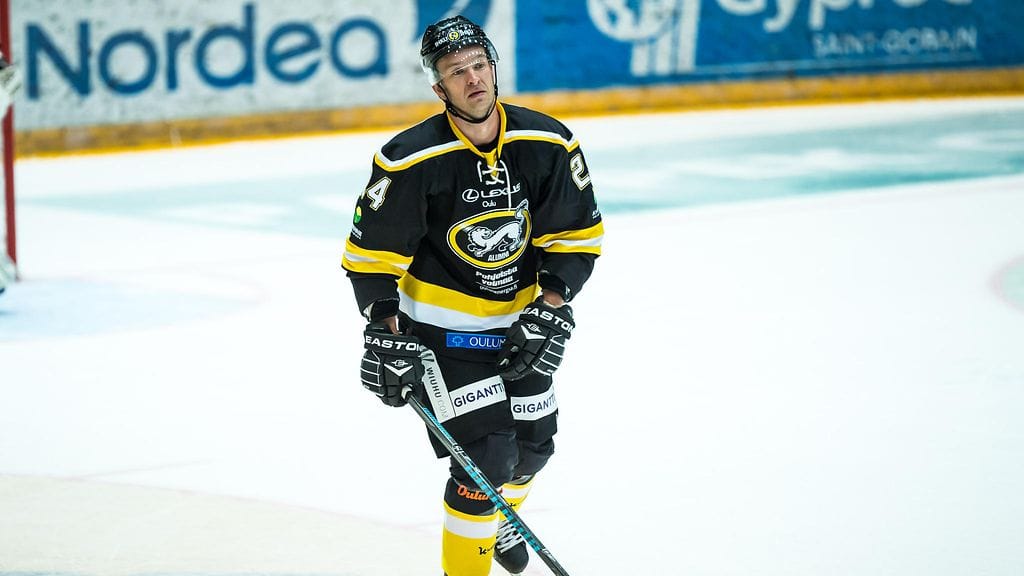 Jari Viuhkola vuonna 2017.