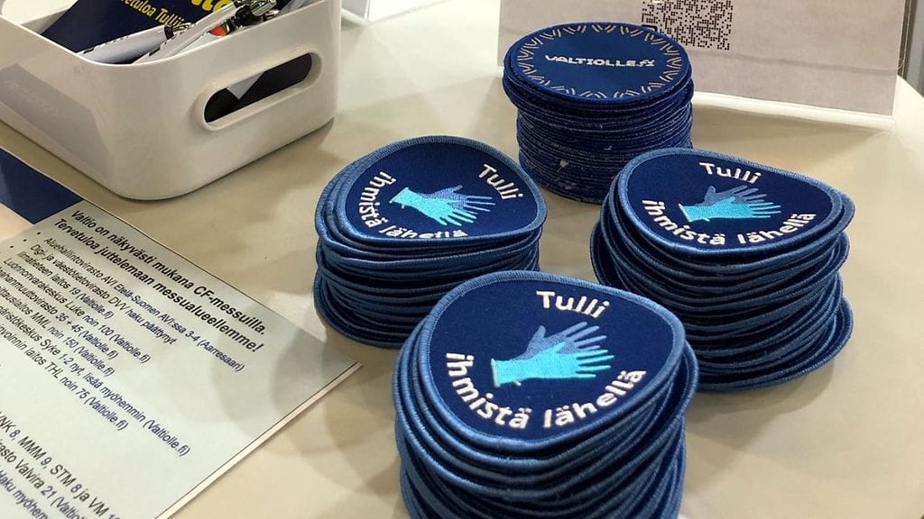 Tulli haastaa haalarimerkkihuumorillaan jo Verohallinnon somehassuttelussa.