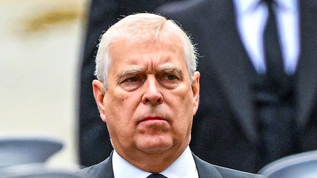 Entinen prinssi Andrew on nyt virallisesti Mountbatten-Windsor ilman kuninkaallisia titteleitä.