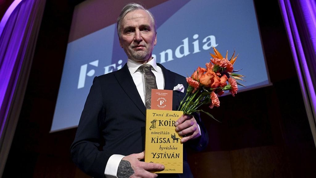 Lasten- ja nuortenkirjallisuuden voittaja, kirjailija ja runoilija Tomi Kontio kirjallisuuden Finlandia-palkintojen voittajien julkistustilaisuudessa Helsingissä.