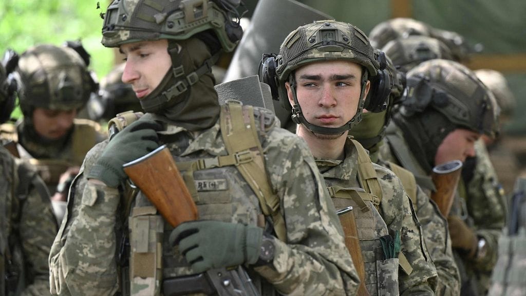 Sosiaalisessa mediassa leviää nyt runsaasti tekoälyvideoita antautuvista ja vetäytyvistä ukrainalaisjoukoista. Kuvituskuva. Ei tekoälykuva.