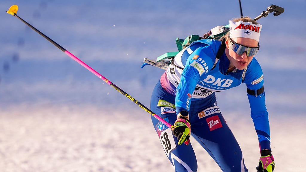 Suvi Minkkinen toi Suomen maaliin kuudentena maailmancupin viestissä.