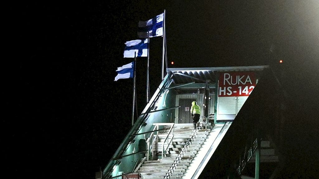 Rukan mäkitornissa oli vaarallisen tuulista sunnuntaina.