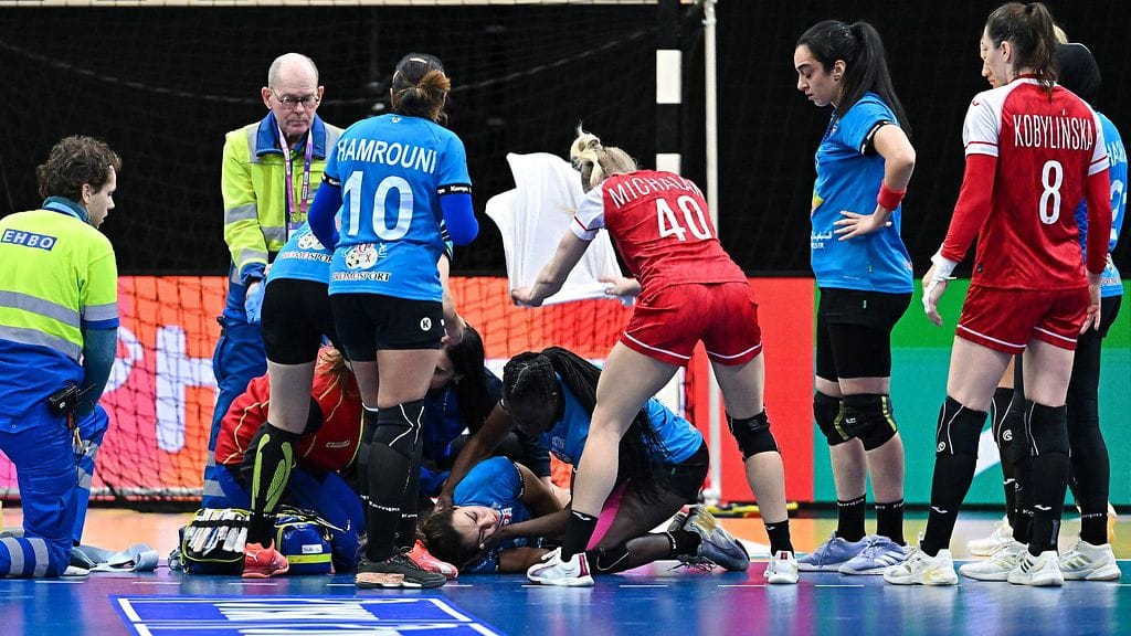 Tunisian Mouna Jlezi loukkasi vakavasti niskaansa.