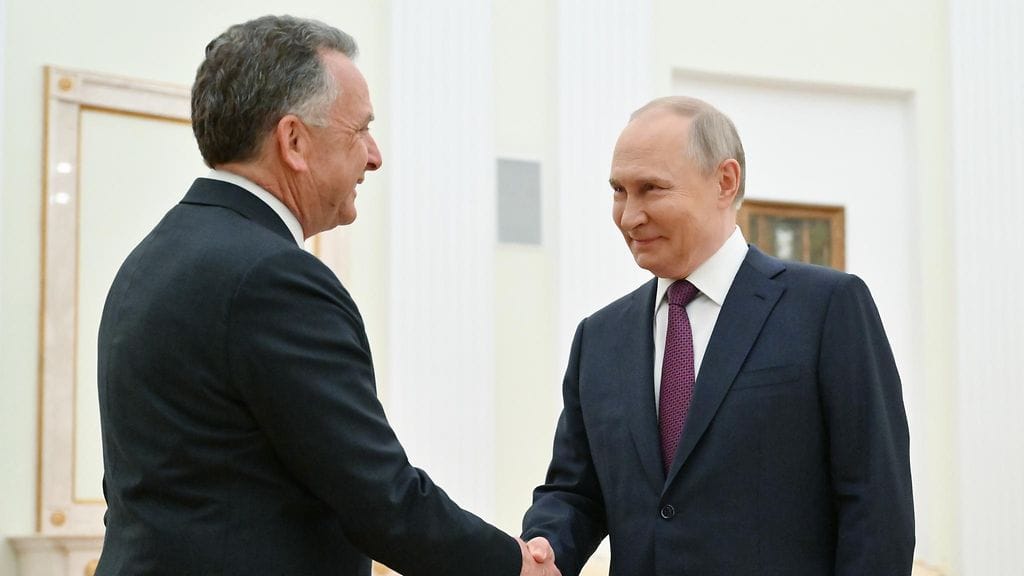 Steve Witkoff ja Vladimir Putin kuvattuna Moskovassa huhtikuussa 2025.