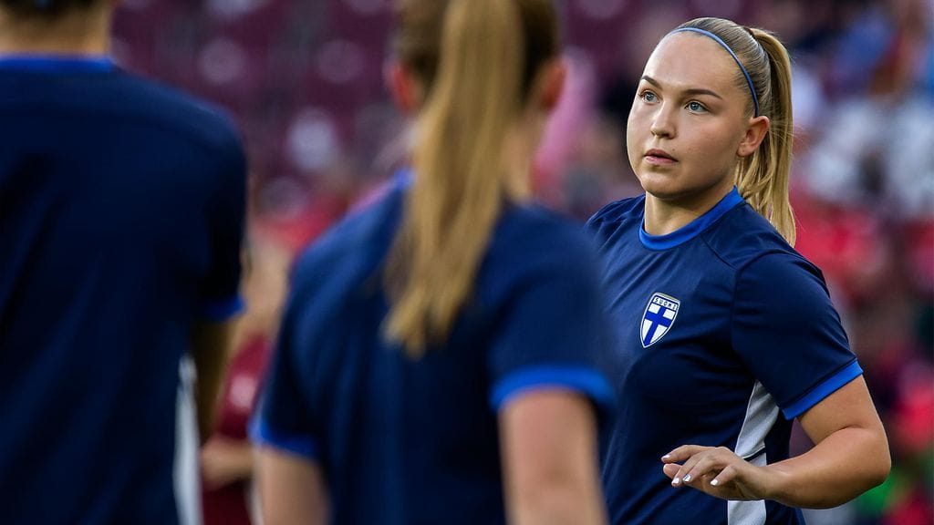 Oona Sevenius vastasi Helmarien maalista Belgiassa.