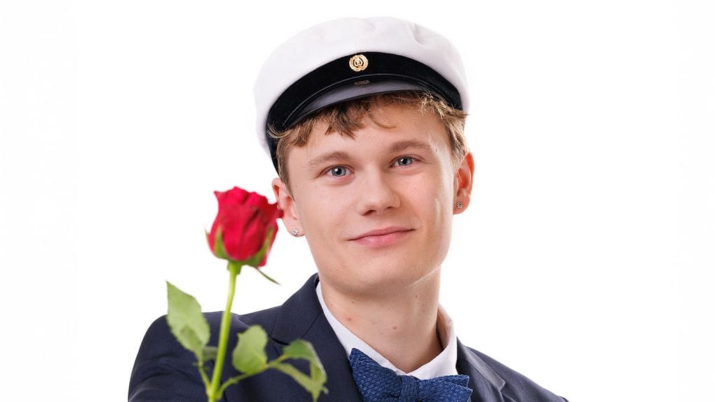 Salkkareiden Akseli Sarvilinna pääsi ylioppilaaksi.