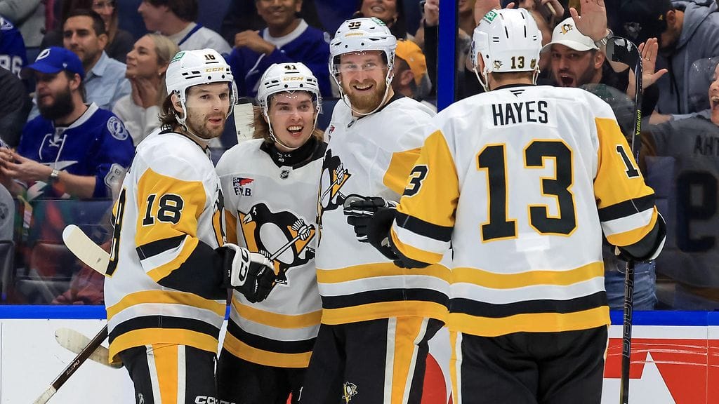 Ville Koivunen kirjautti NHL-uransa ensimmäisen maalin vierasottelussa Tampa Bay Lightningia vastaan.