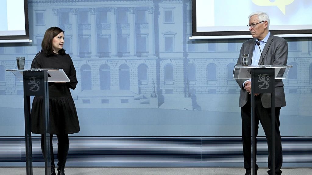 Sanni Grahn-Laasonen ja Jukka Rantala yrittäjän eläkelain (YEL) kehittämistä koskevan selvityksen julkistuksessa Helsingissä.