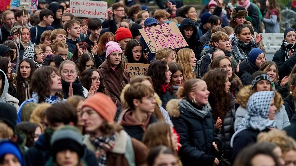 AOP Saksa protesti asepalvelus 3