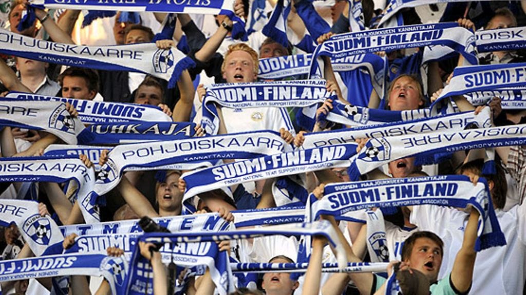 Suomalaiskannattajia Gamla Ullevilla. Kuva: Jussi Nukari/LEHTIKUVA.