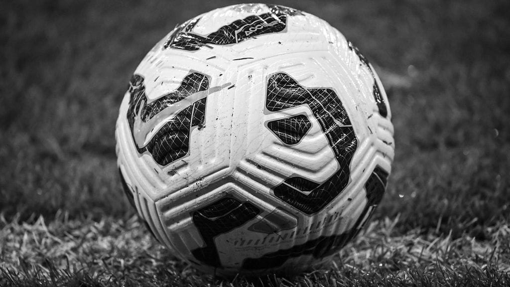 Jalkapallo- ja jääkiekkosuuruus Matti Sundelin on kuollut.