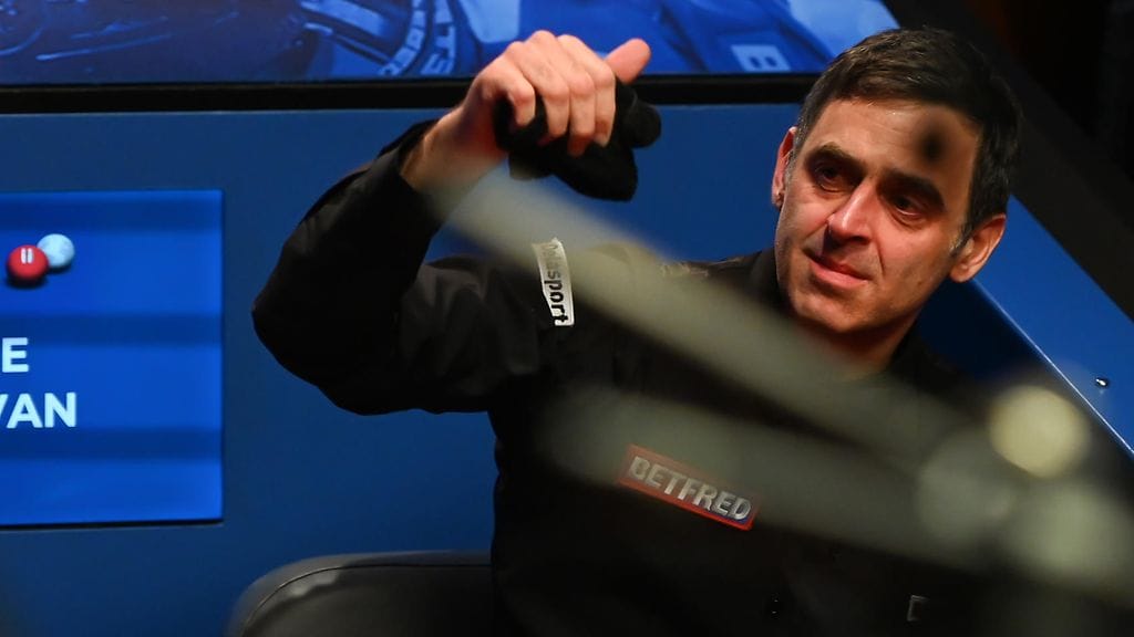 Ronnie O'Sullivan herkistyi voitettuaan seitsemännen MM-tittelin keväällä 2022.