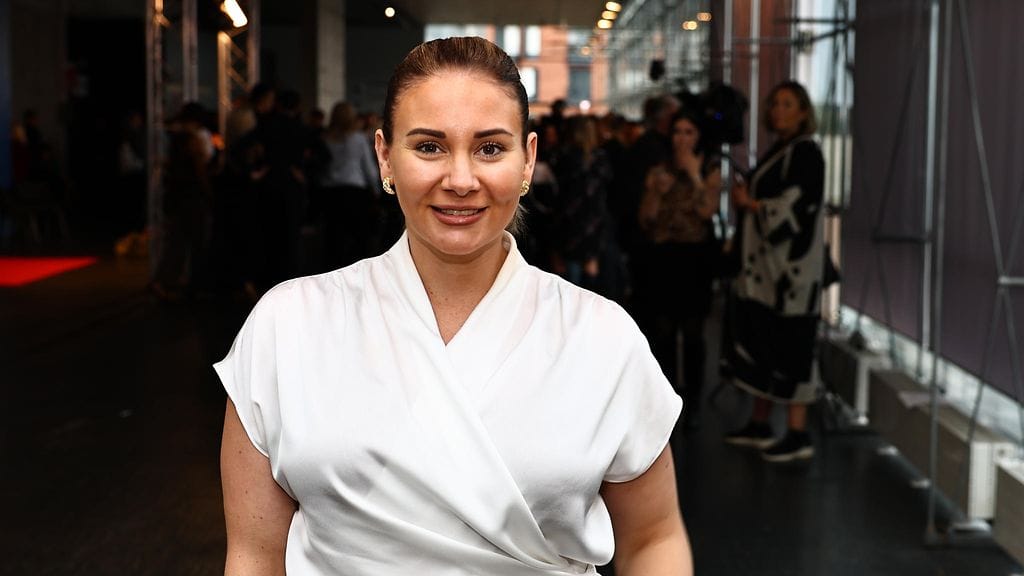 Yrittäjä Emmi Lehtomaa odottaa perheenlisäystä.