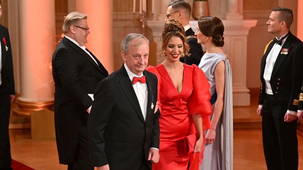 Hjallis Harkimo ja Jasmine Pajari saapuivat yhdessä Linnan juhliin.