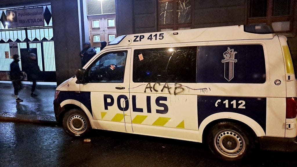 poliisiauto sotku itsenäisyyspäivä lehtikuva 712