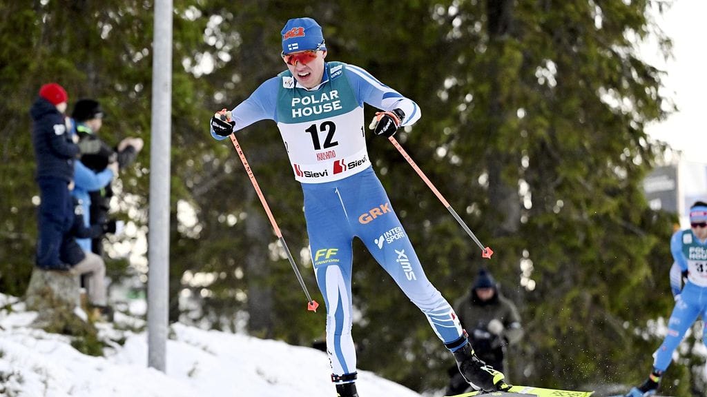Arsi Ruuskanen hiihti upeasti kahdeksanneksi 10 kilometrin vapaan hiihtotavan väliaikalähtökisassa.
