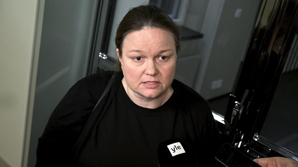 Eduskunnan sosiaali- ja terveysvaliokunnan puheenjohtaja SDP:n Krista Kiuru eduskunnan sote-valiokunnan kokouksen jälkeen Helsingissä torstaina.