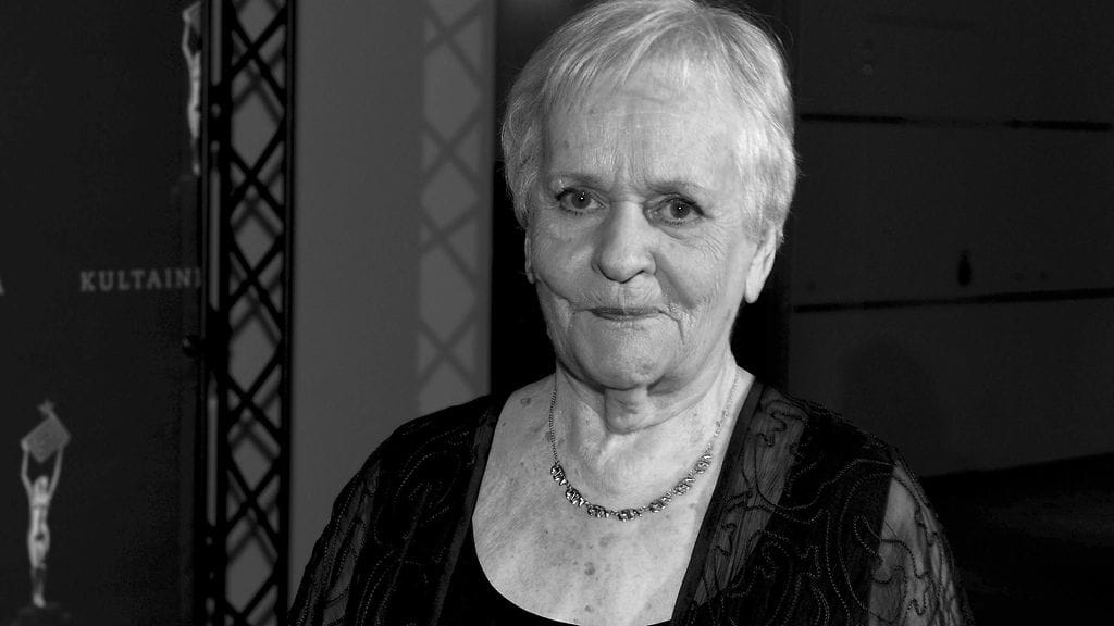 Edesmenneen Eila Roineen lapsi kastettiin Heikki ja Kaija -tv-sarjan kuvauksissa.