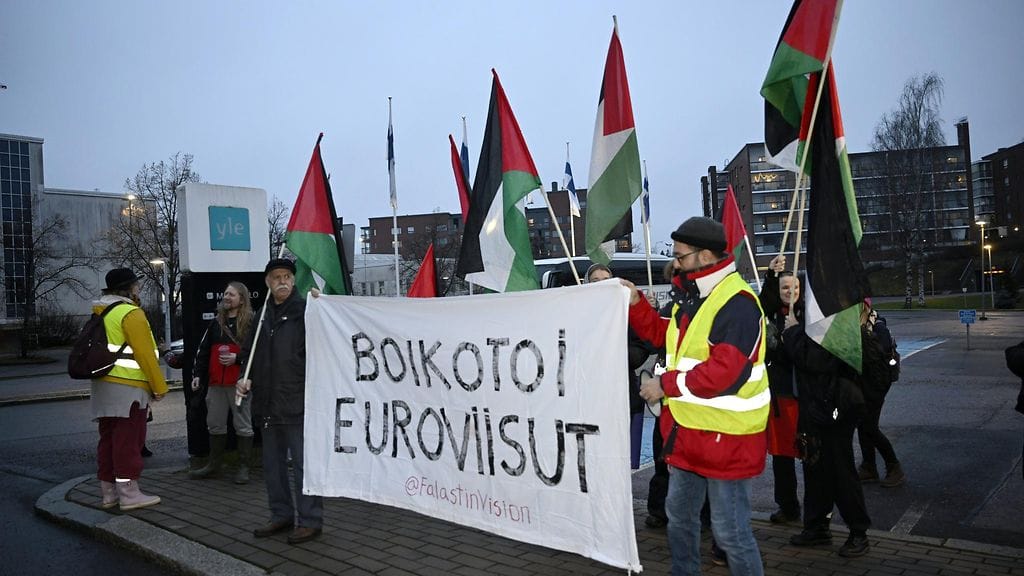 Ylen mukaan noin tunnin kestäneeseen mielenilmaukseen osallistui nelisenkymmentä ihmistä.