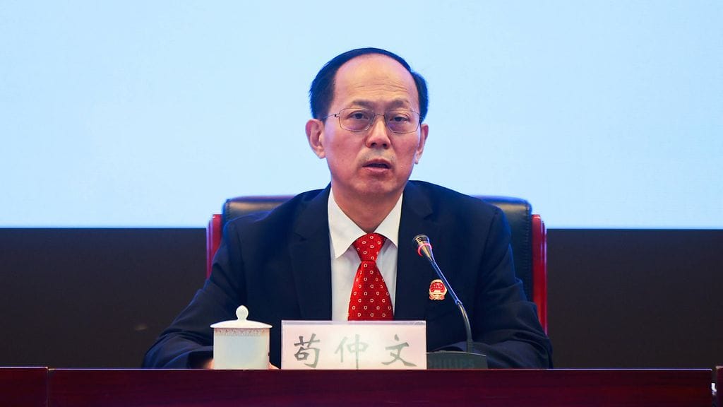 Gou Zhongwen otti vastaan poikkeuksellisen määrän lahjuksia.