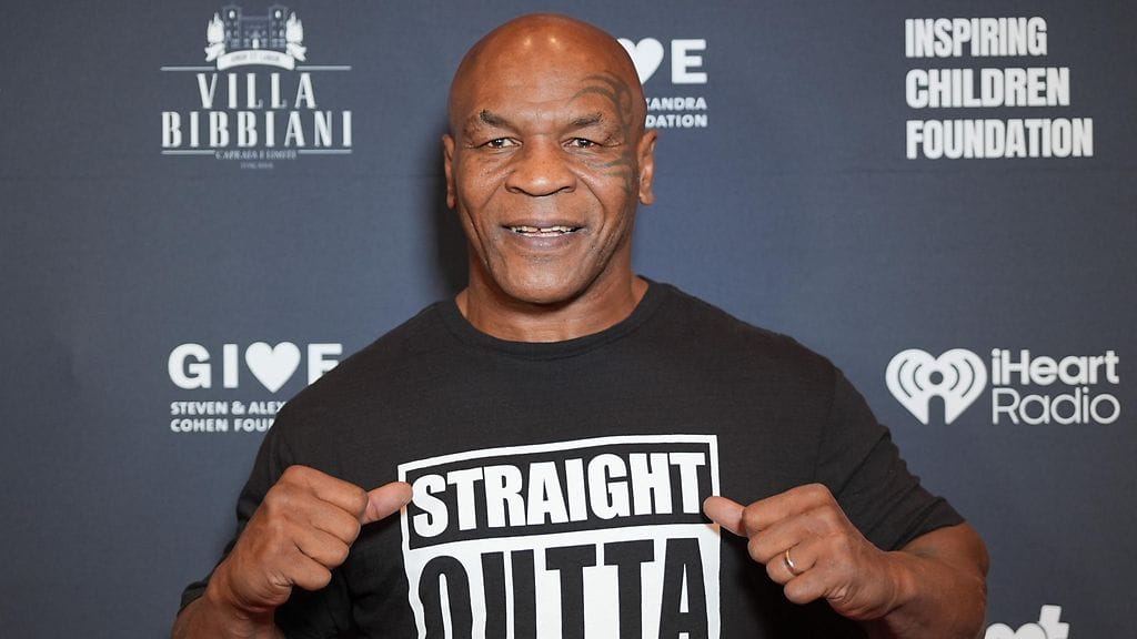 Mike Tyson mainostaa tulevaa otteluaan melkoisin sanoin.