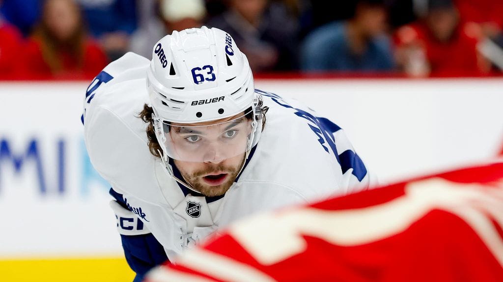 Matias Maccelli on ollut jo viisi ottelua sivussa Toronto Maple Leafsin pelaavasta kokoonpanosta.