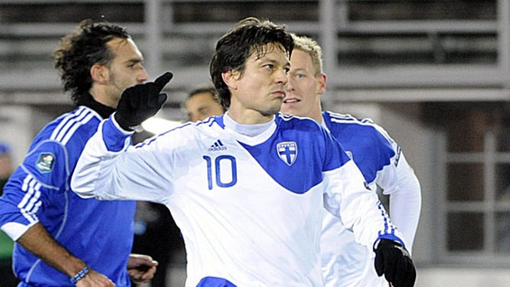 Jari Litmanen tuulettaa San Marinoa vastaan tekemäänsä maaliaan marraskuussa