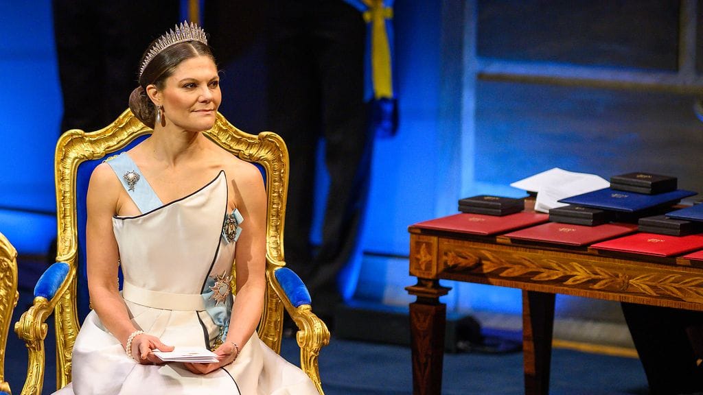 Prinsessa Victorian yllä nähtiin kuningatar Silvian käyttämä luomus vuodelta 1994