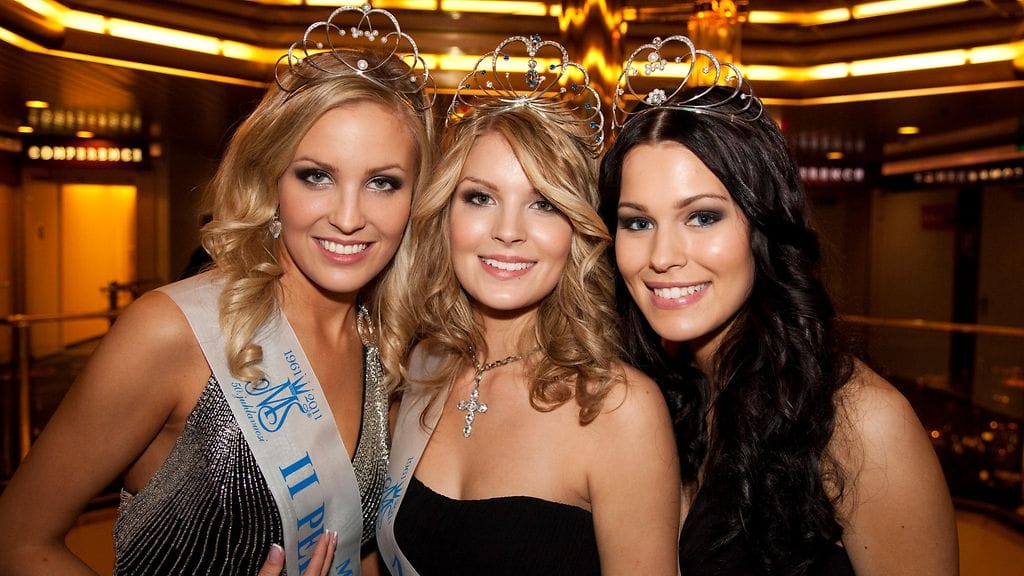 Aikuisviihdekuvia ja muutto Yhdysvaltoihin – lue kohutut missiskandaalit