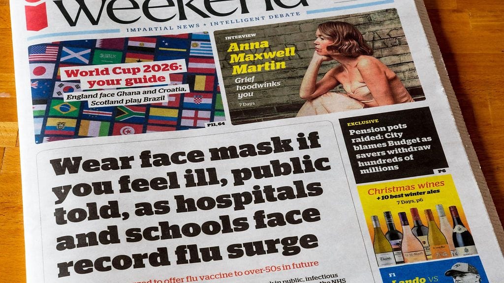 AOP Brittiläisen i Weekend -lehden etusivulla kehotettiin 6.–7. joulukuuta 2025 ihmisiä käyttämään kasvomaskia, jos tuntee olonsa sairaaksi.